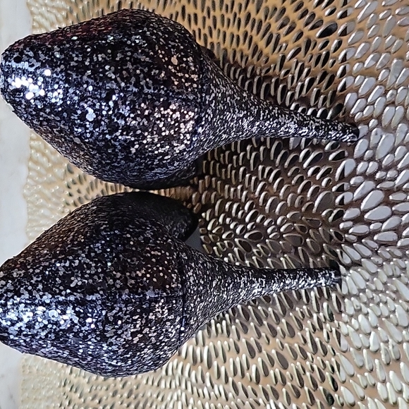 Shoes - Picture 4 of 4